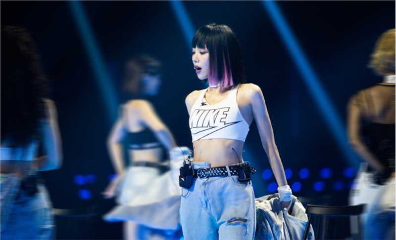 优质在王霏霏《乘风破浪的姐姐》超酷辣妹性感照片中的相册