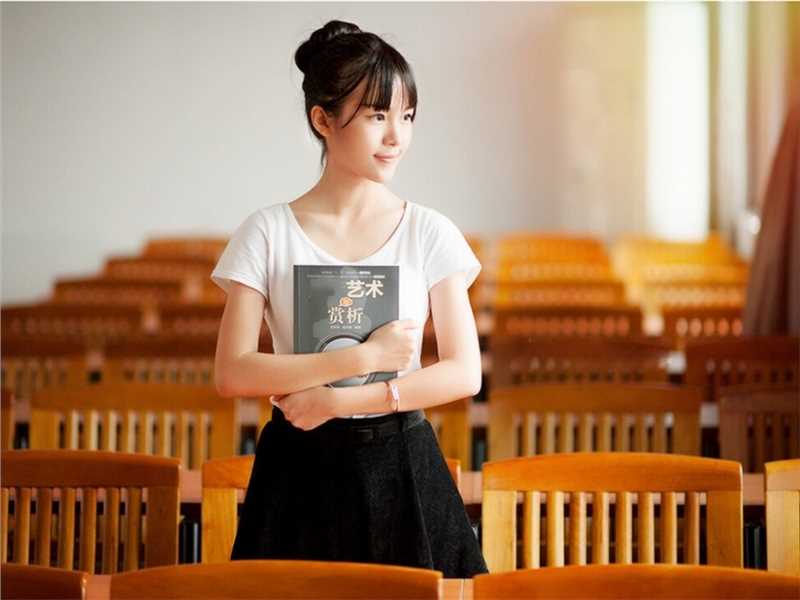 优质丸子头刘海萌妹子校园教室清纯套图相册