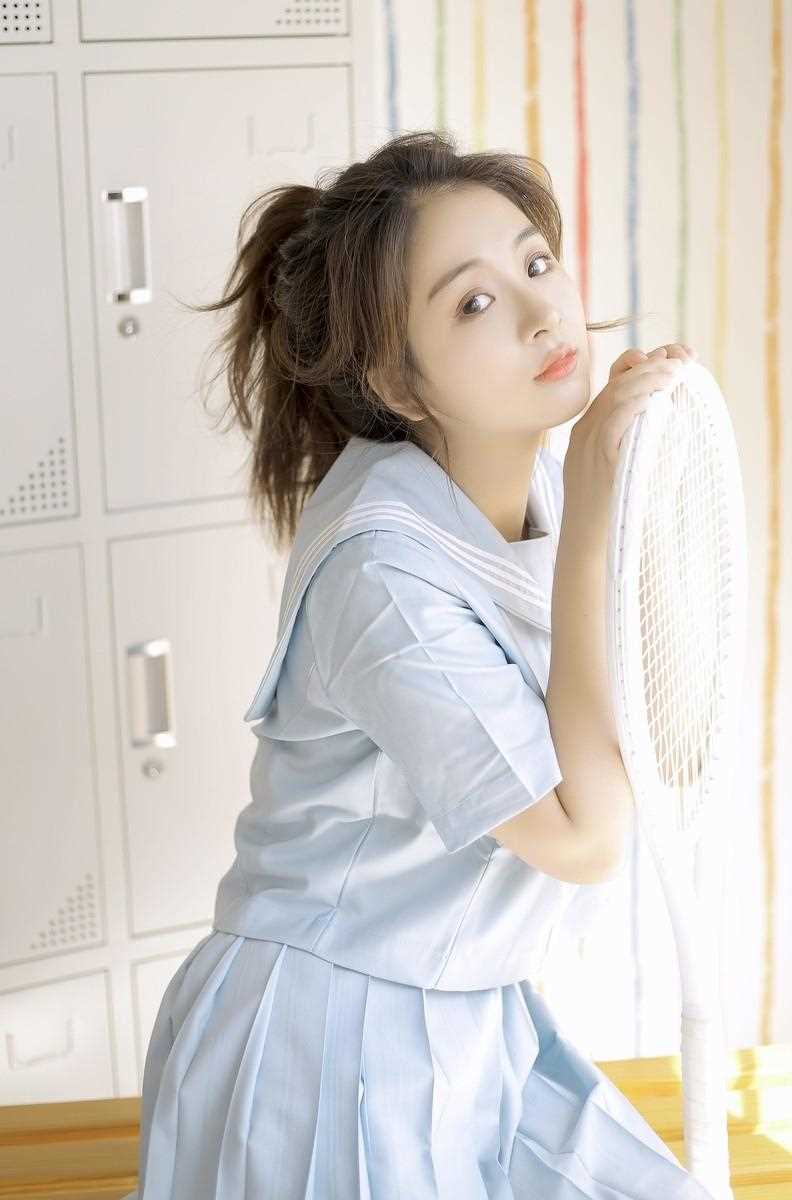 最新高马尾美少女清纯俏皮蓝色水手服白丝图集