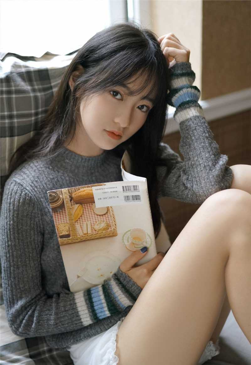 清纯甜美女神校花慵懒午后大秀大长腿私房照