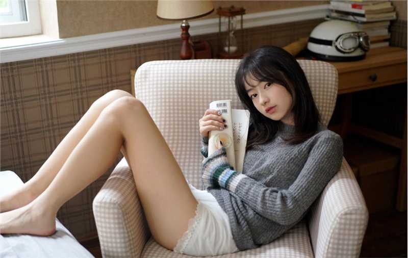 清纯甜美女神校花慵懒午后大秀大长腿私房照