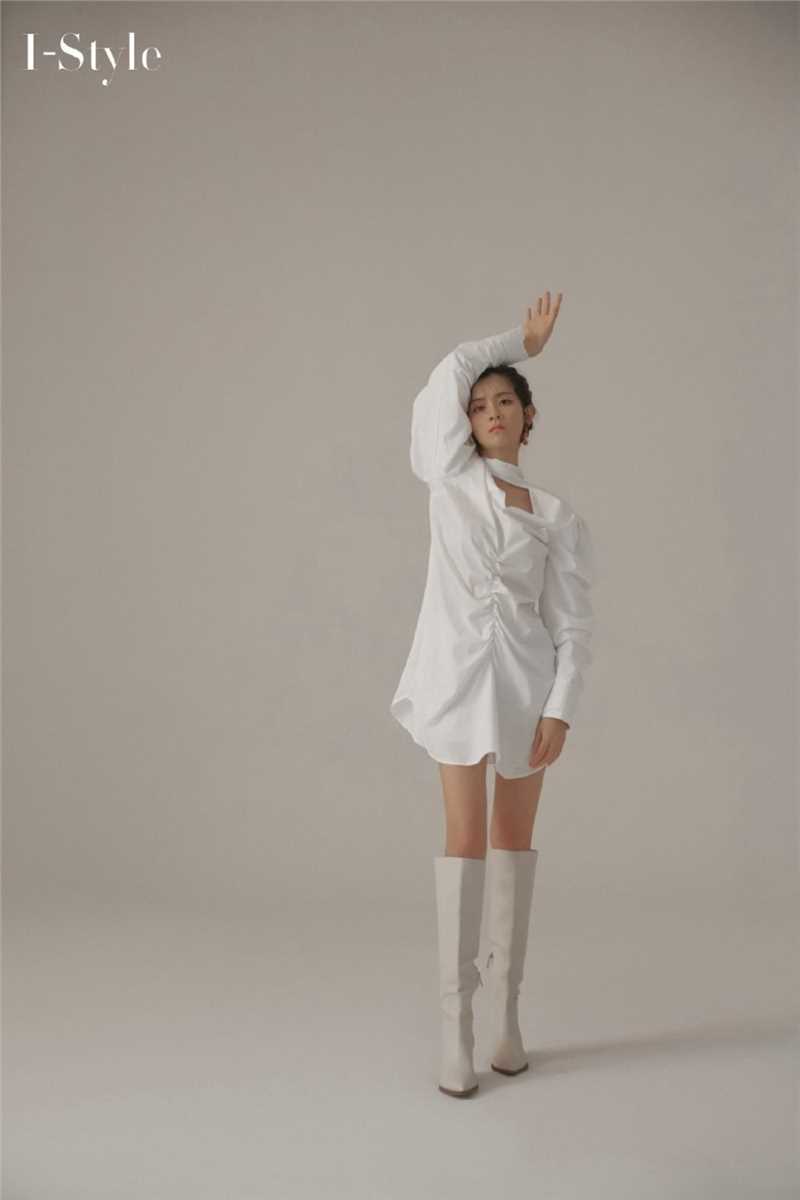 优质清纯小花陈昊宇时尚感白裙酷美杂志图片相册