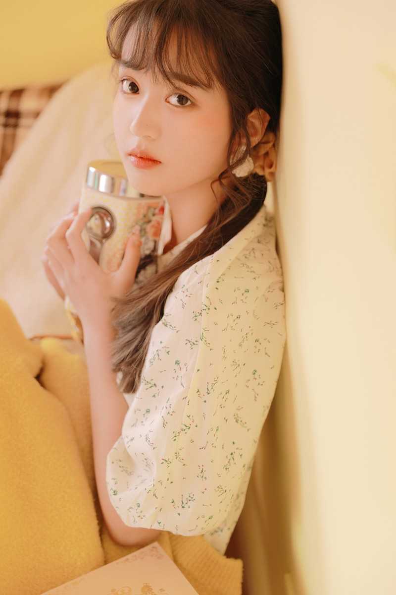 特别专辑隔壁家的甜美女孩高颜值清新碎花裙艺术照图片