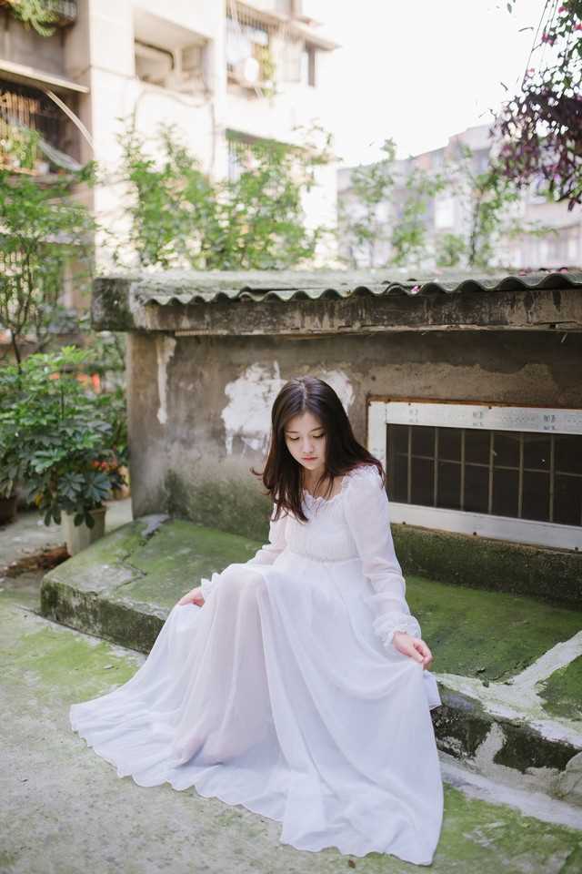 甜美邻家女孩透明薄纱裙子户外小清新艺术照