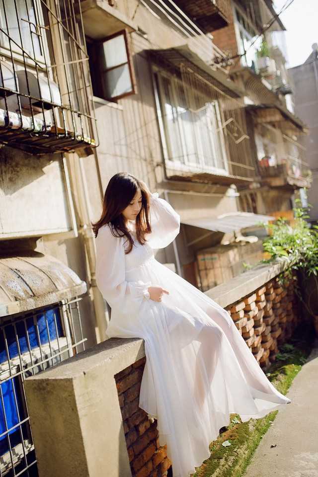 甜美邻家女孩透明薄纱裙子户外小清新艺术照