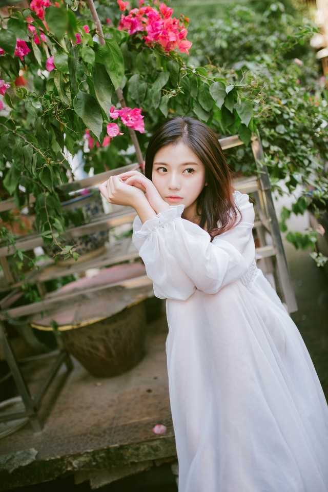 甜美邻家女孩透明薄纱裙子户外小清新艺术照