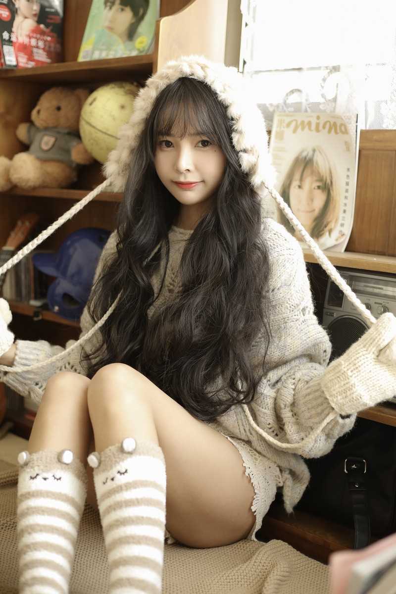 最全秋日甜美女孩居家温暖毛衣光滑大长腿私房照相册