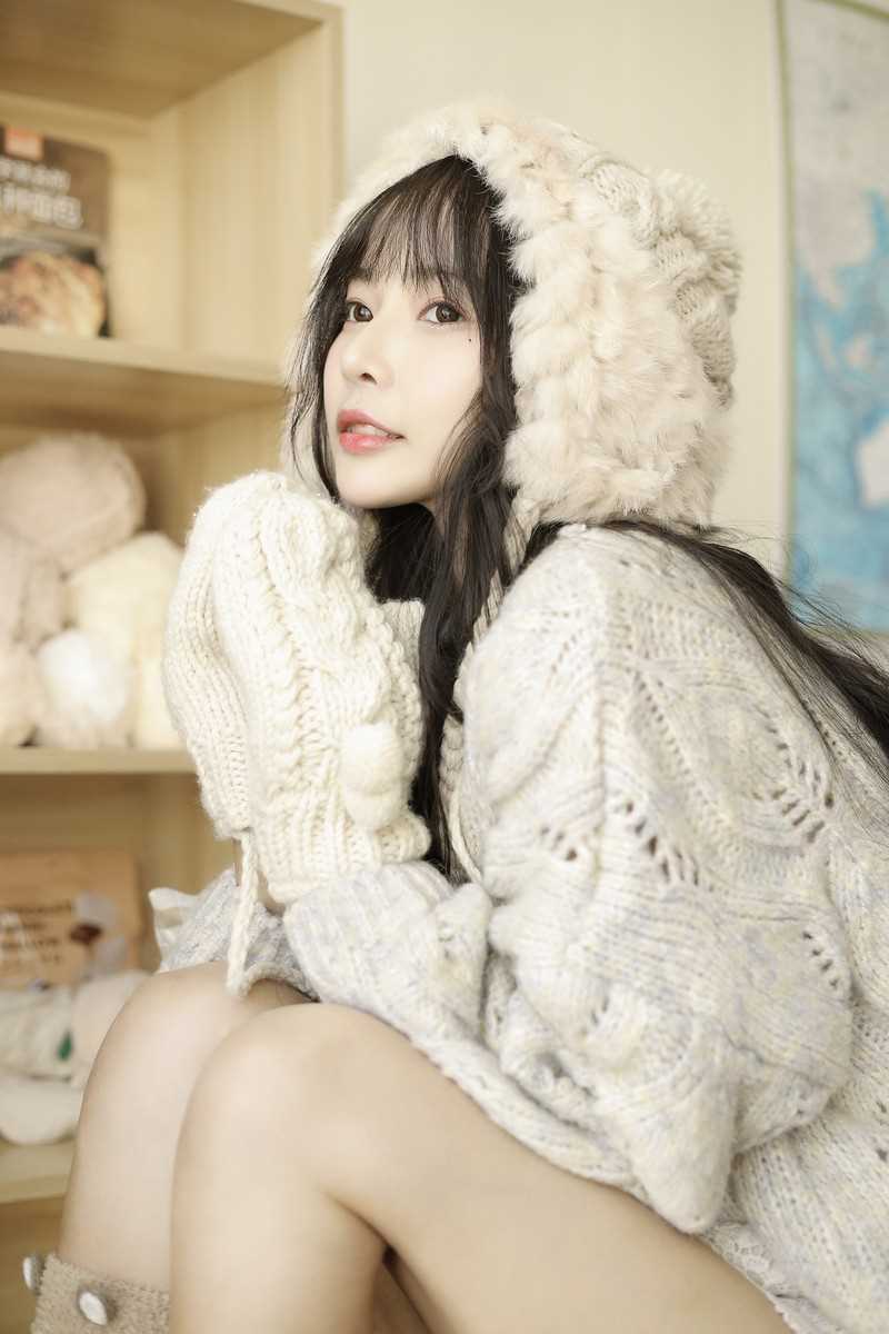 最全秋日甜美女孩居家温暖毛衣光滑大长腿私房照相册