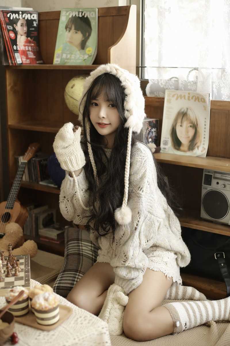 最全秋日甜美女孩居家温暖毛衣光滑大长腿私房照相册