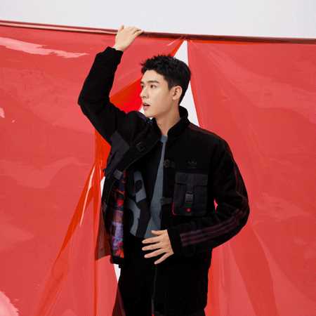 特别专辑龚俊最新时尚红色幕布高清冷酷大片图片