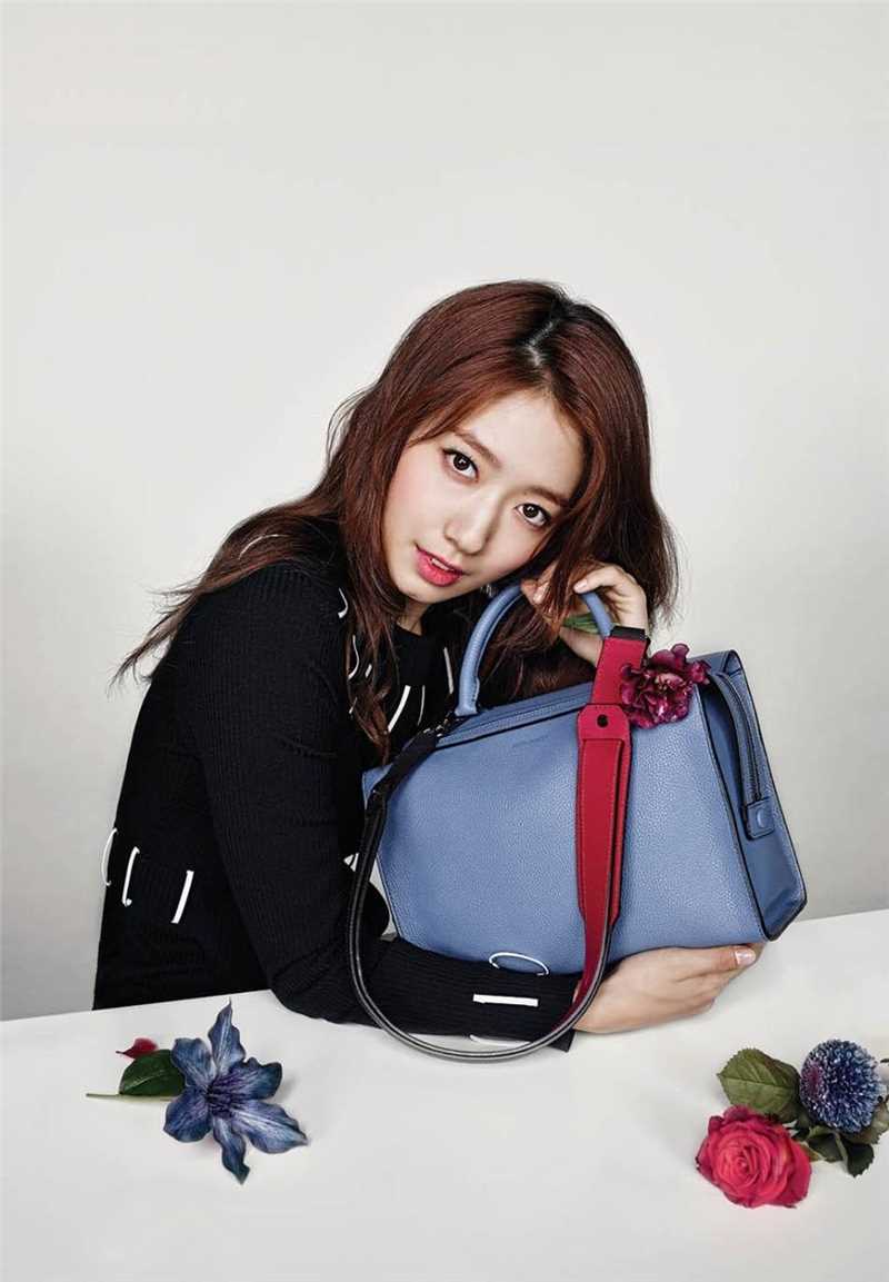 韩国美女朴信惠包包代言优雅气质时尚