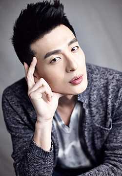 蔡徐坤银发造型美妆代言时尚帅气图片