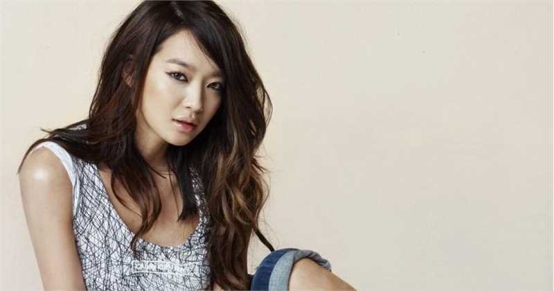 高清申敏儿牛仔超短裤魅惑眼妆时尚集图册