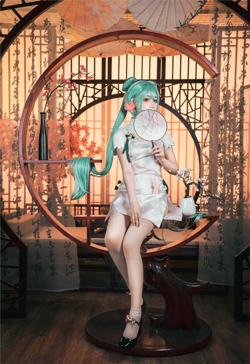 最全日系萌妹cosplay韶华初音未来性感开叉裙相册