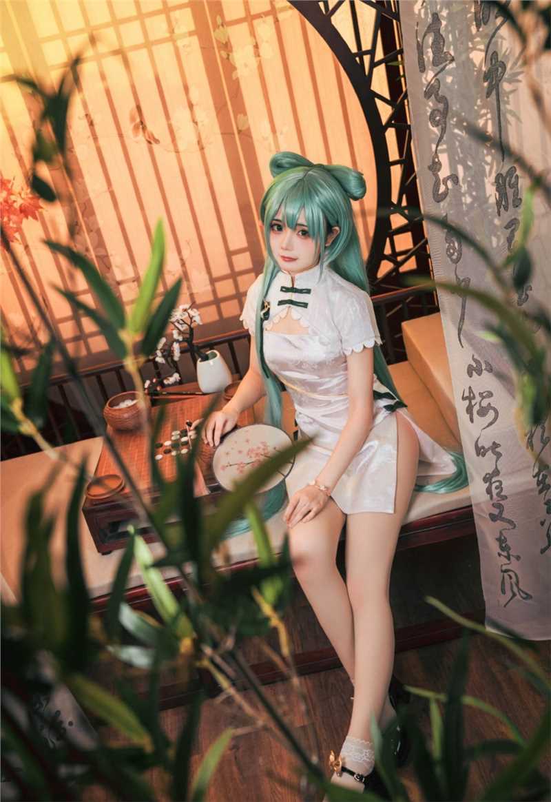 最全日系萌妹cosplay韶华初音未来性感开叉裙相册