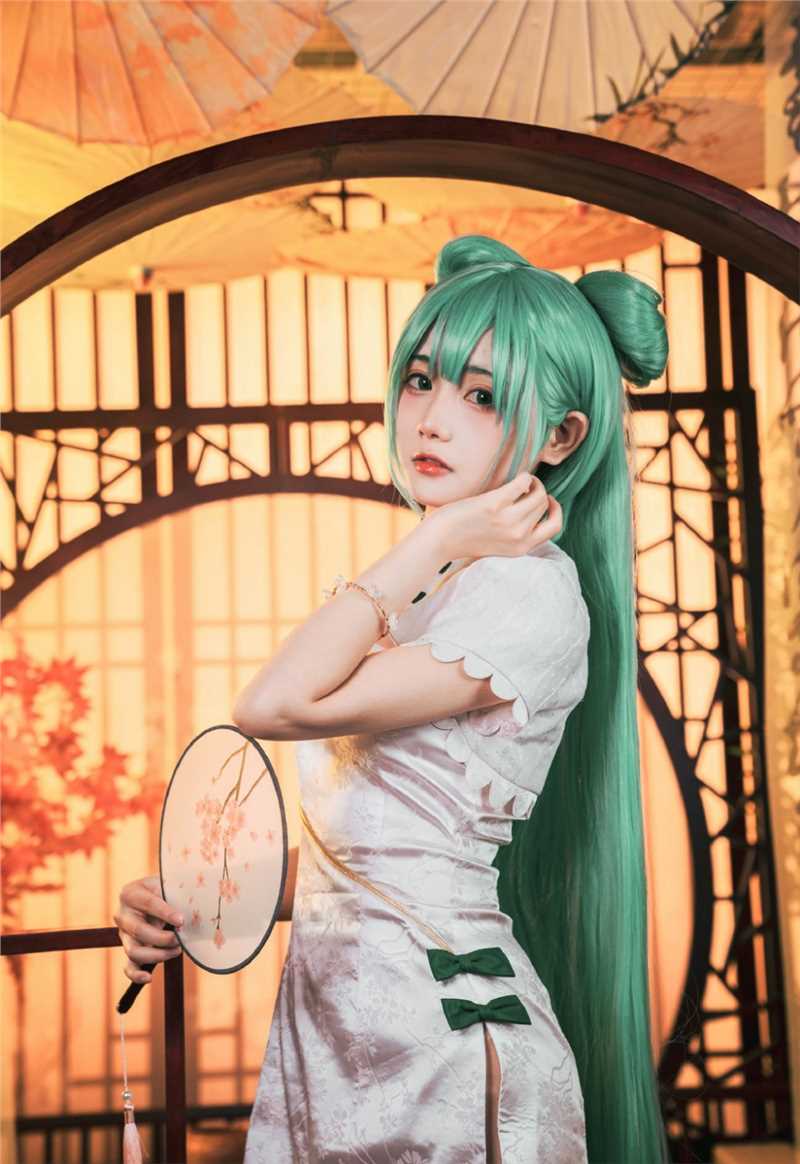 最全日系萌妹cosplay韶华初音未来性感开叉裙相册