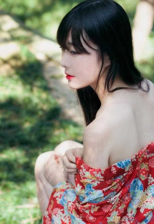 高清白皙裸背古装妩媚寂寞子大长腿诱惑套图图集