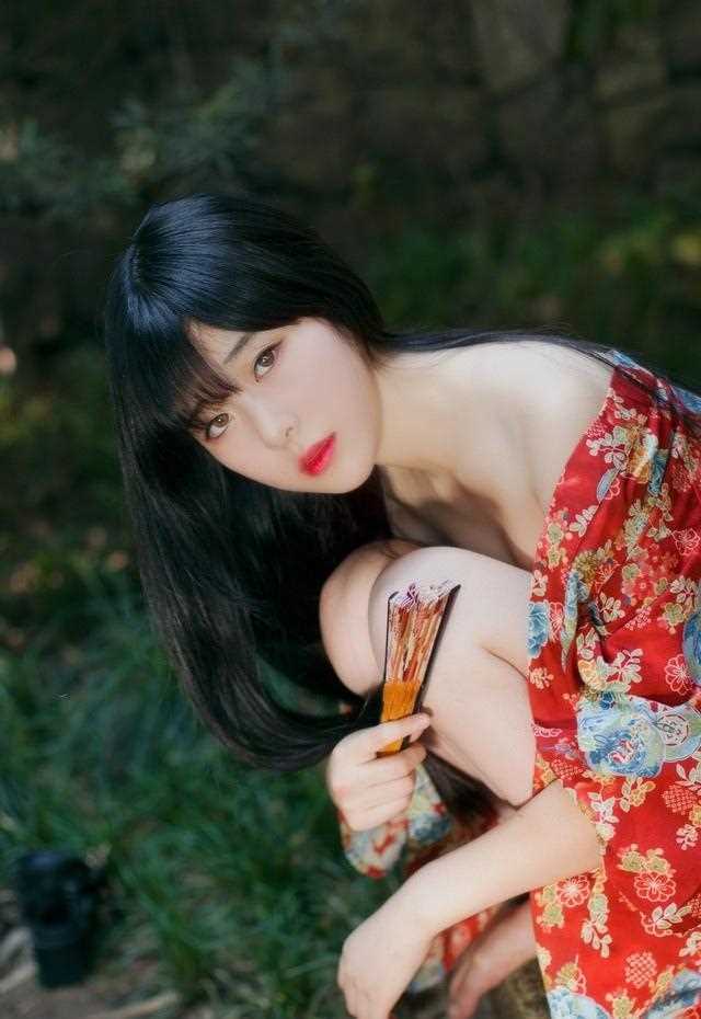 高清白皙裸背古装妩媚寂寞子大长腿诱惑套图图集