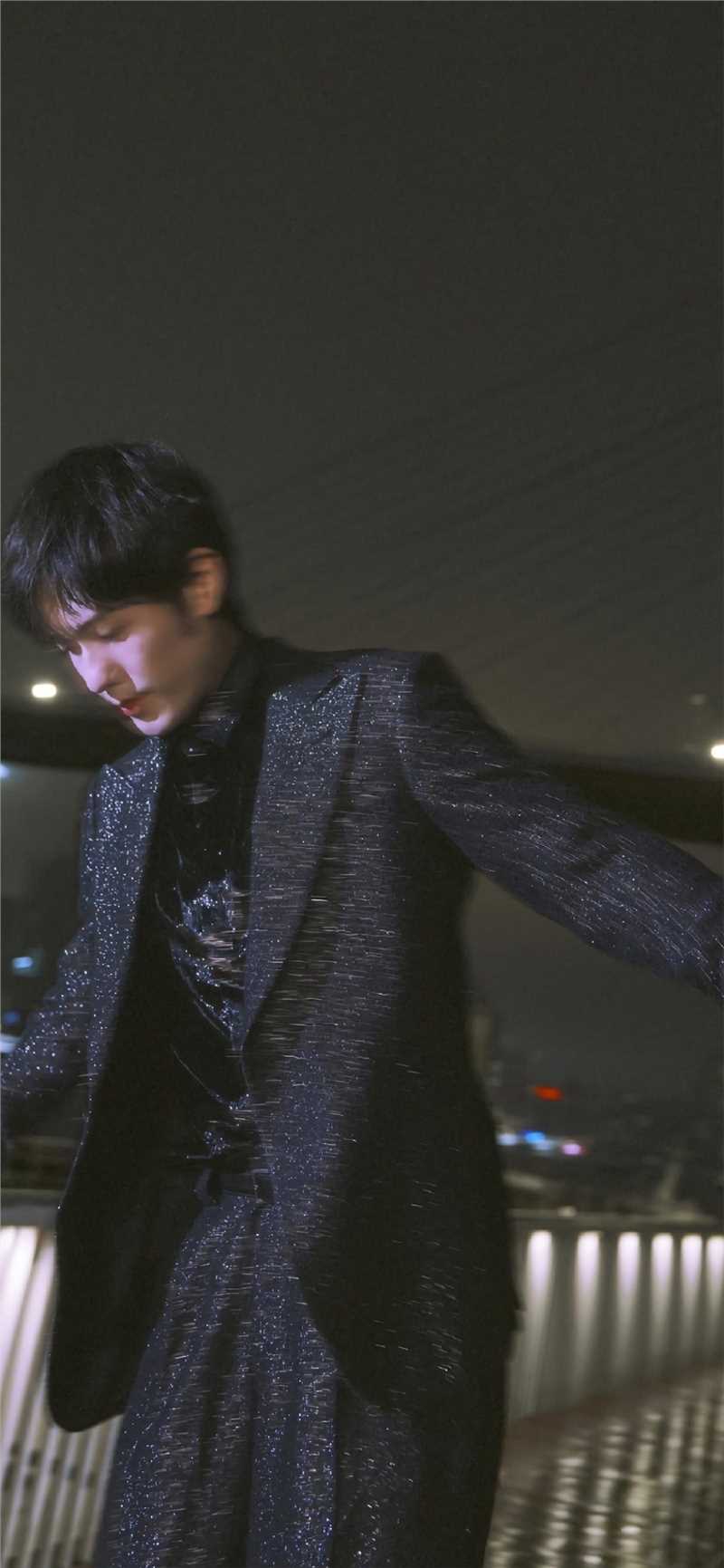 最新白宇黑夜时尚西装型男魅力拍摄图片壁纸