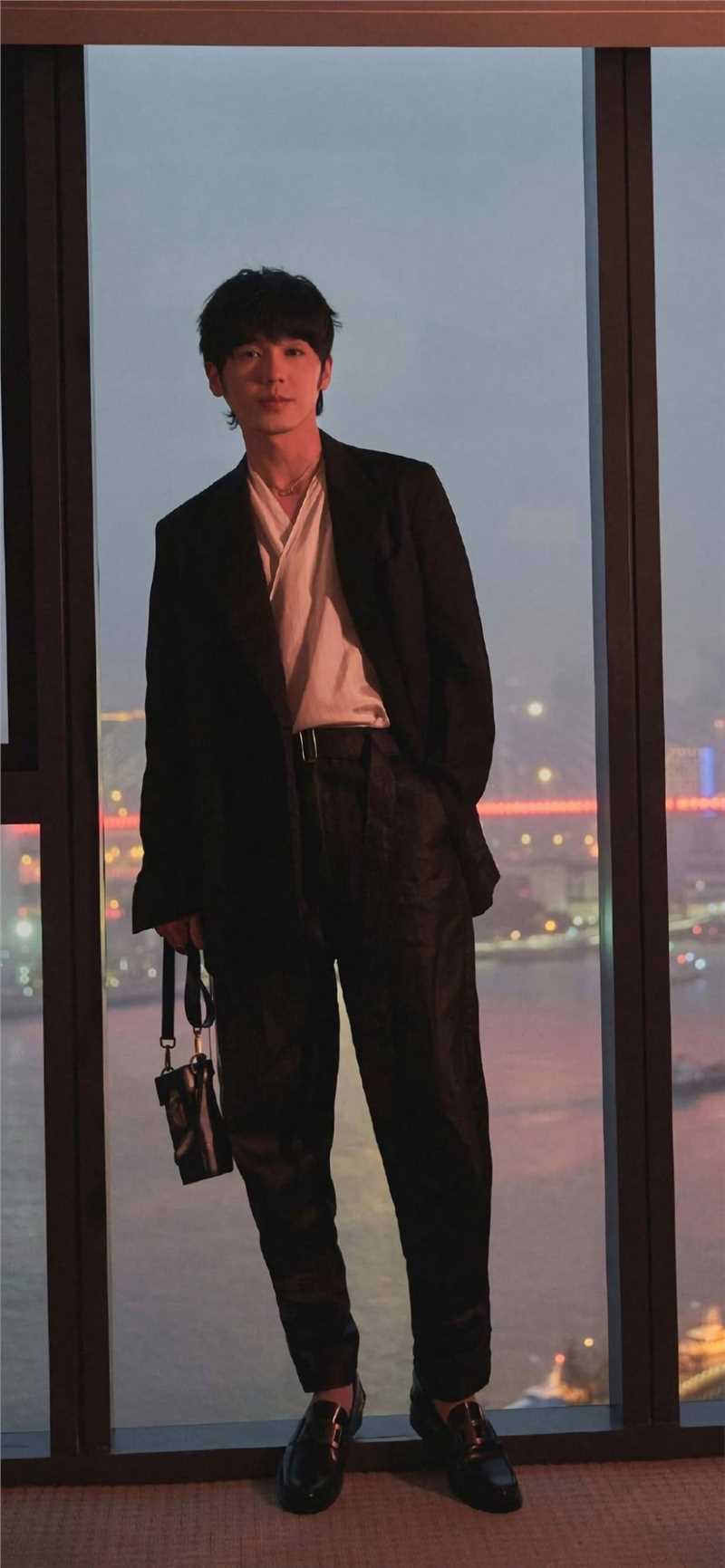 最新白宇黑夜时尚西装型男魅力拍摄图片壁纸