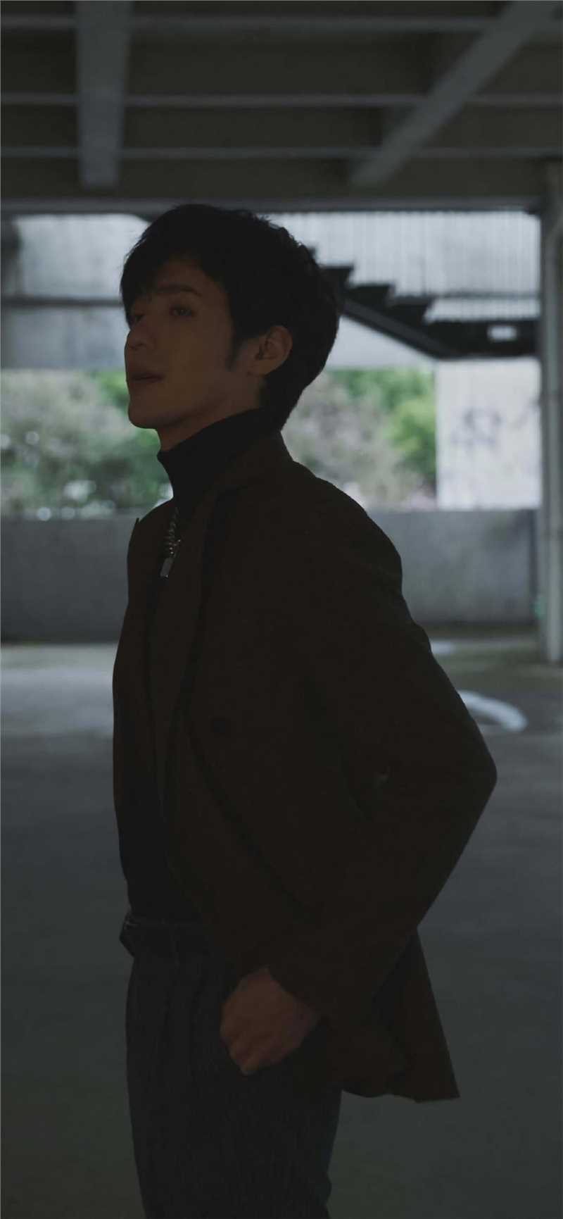 最新白宇黑夜时尚西装型男魅力拍摄图片壁纸