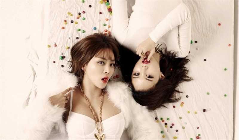 最新韩国性感女团褐眼女孩大长腿魅力十足图集