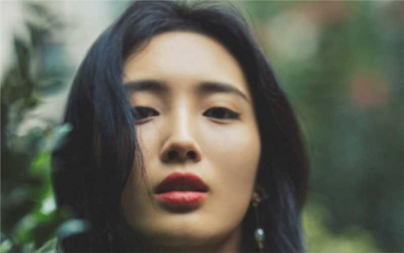 精选古典美女王紫璇性感锁骨诱惑树林中惊艳图册