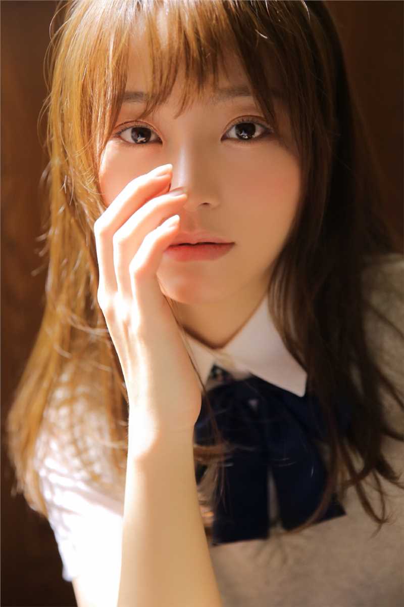 优质灵气十足棕发甜美女孩jk制服白丝细腿集图片