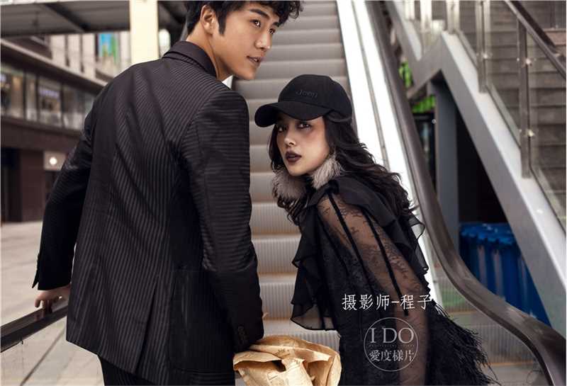优质情侣地铁街头时尚潮流酷帅拍摄效果图片图片