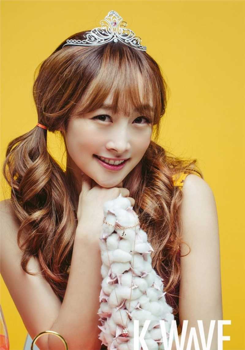 精选韩星郑妮可扎双马尾青春活力时尚图册