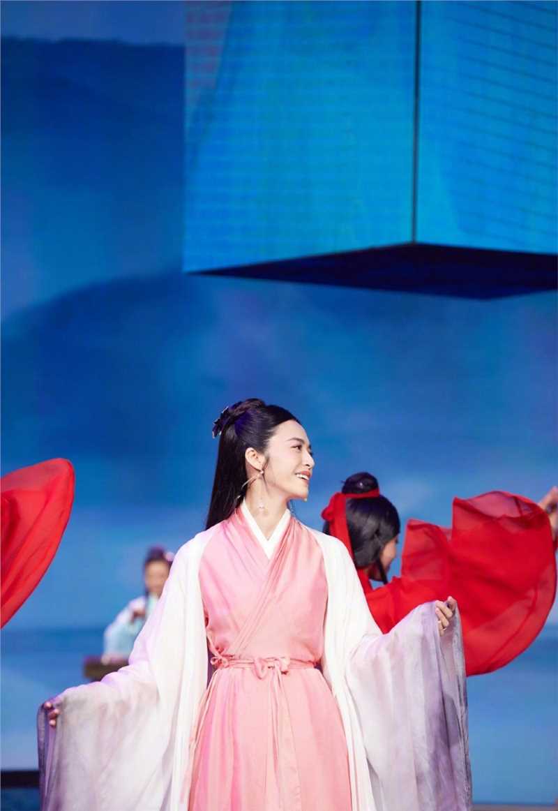 精选姚晨古装温婉美女仙气十足舞台照图册