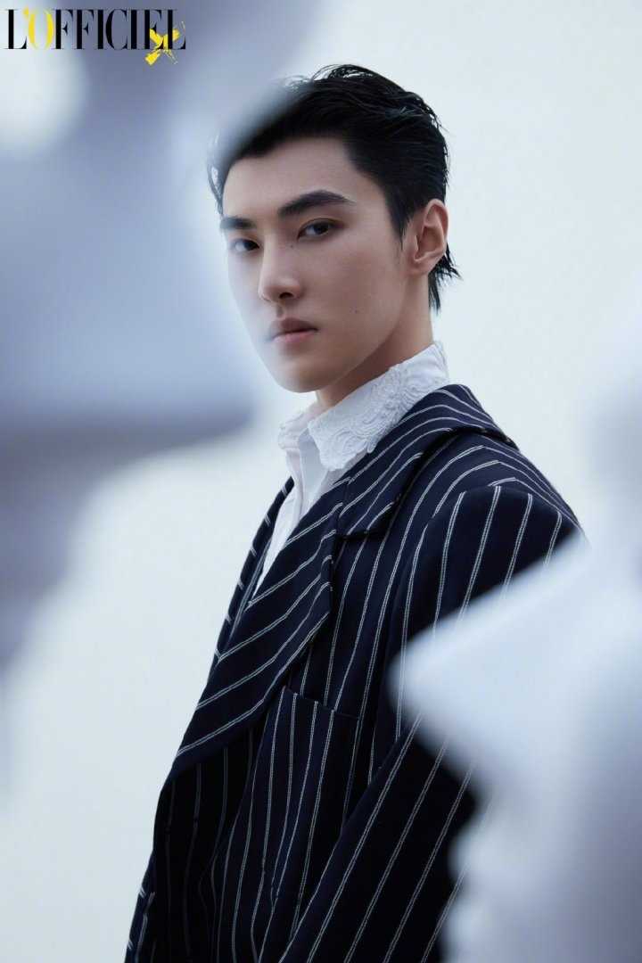 精选嘉羿时尚感帅气西装高清杂志拍摄大片图册