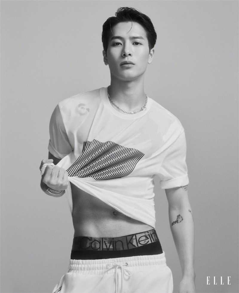 优质王嘉尔时尚杂志封面湿身背心性感腹肌照图片