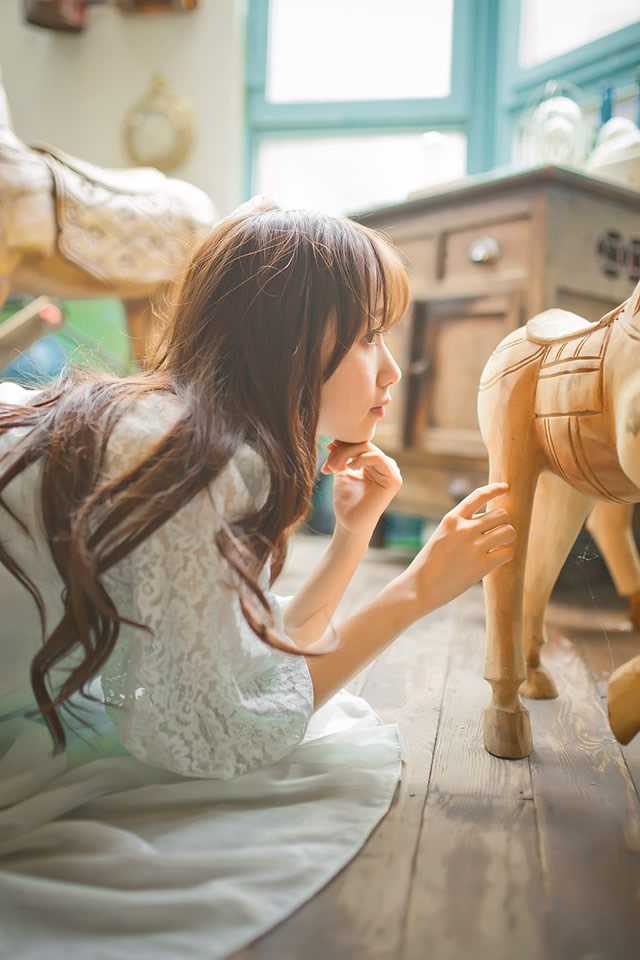 高清英国丰满好身材辣妹性感运动风生活照图集