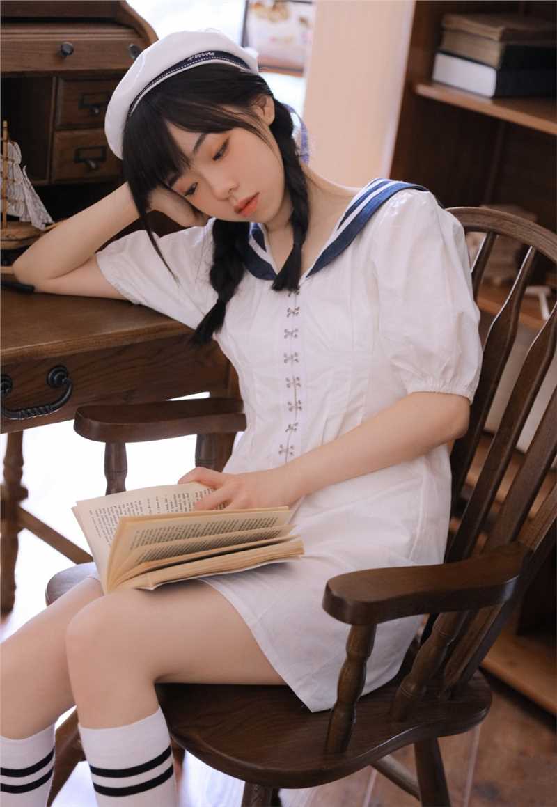 特别专辑海军服小姐姐白色长筒袜大长腿清纯风集图片