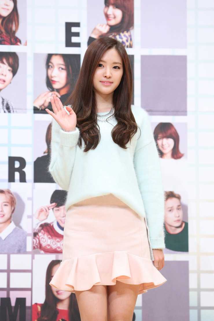 精选APINK成员孙娜恩清纯圆脸美女超短裙可爱壁纸图册