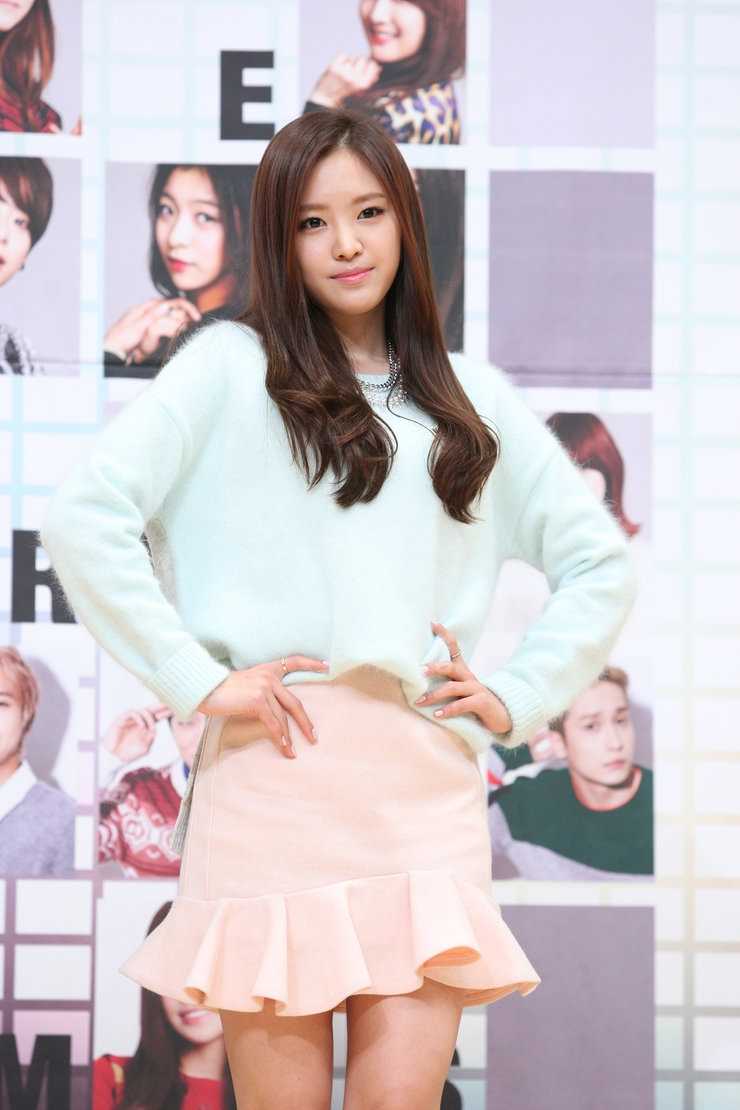 精选APINK成员孙娜恩清纯圆脸美女超短裙可爱壁纸图册