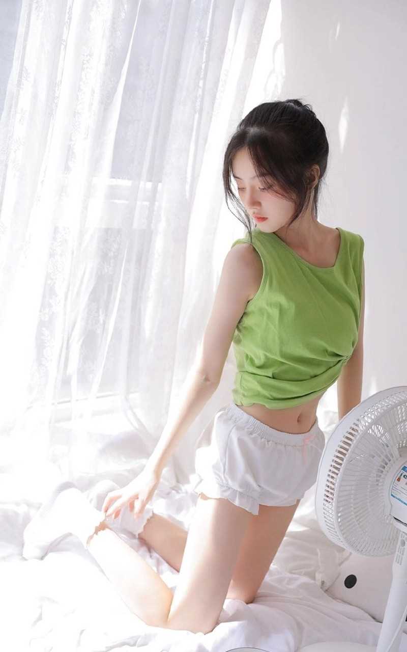 最新青苹果味邻家女孩清纯马尾细腰好身材私房照图集