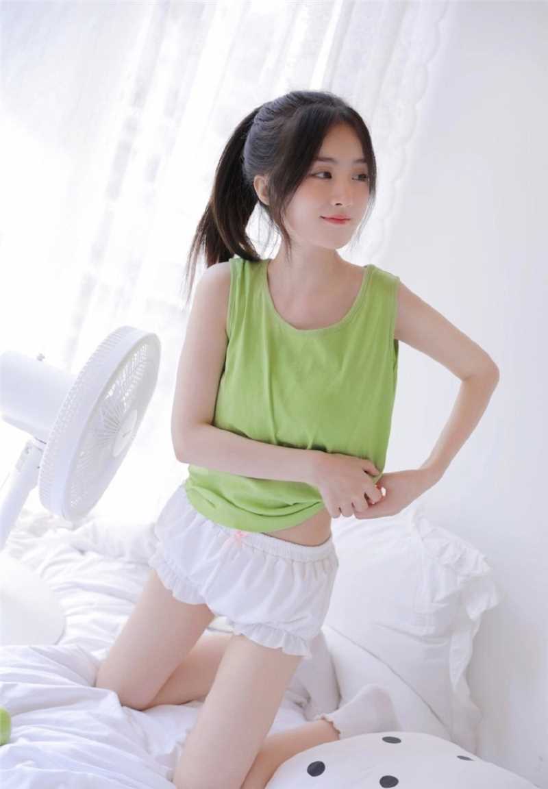 最新青苹果味邻家女孩清纯马尾细腰好身材私房照图集