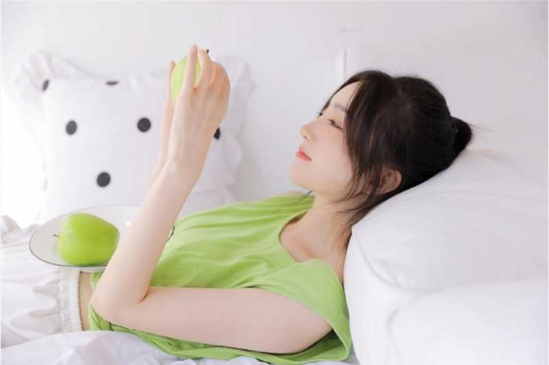 最新青苹果味邻家女孩清纯马尾细腰好身材私房照图集