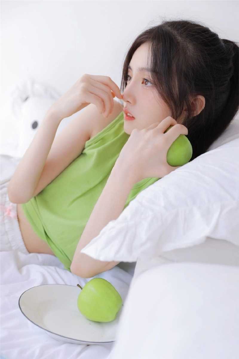 最新青苹果味邻家女孩清纯马尾细腰好身材私房照图集
