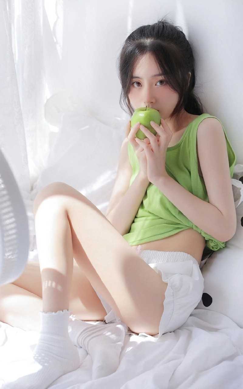 最新青苹果味邻家女孩清纯马尾细腰好身材私房照图集