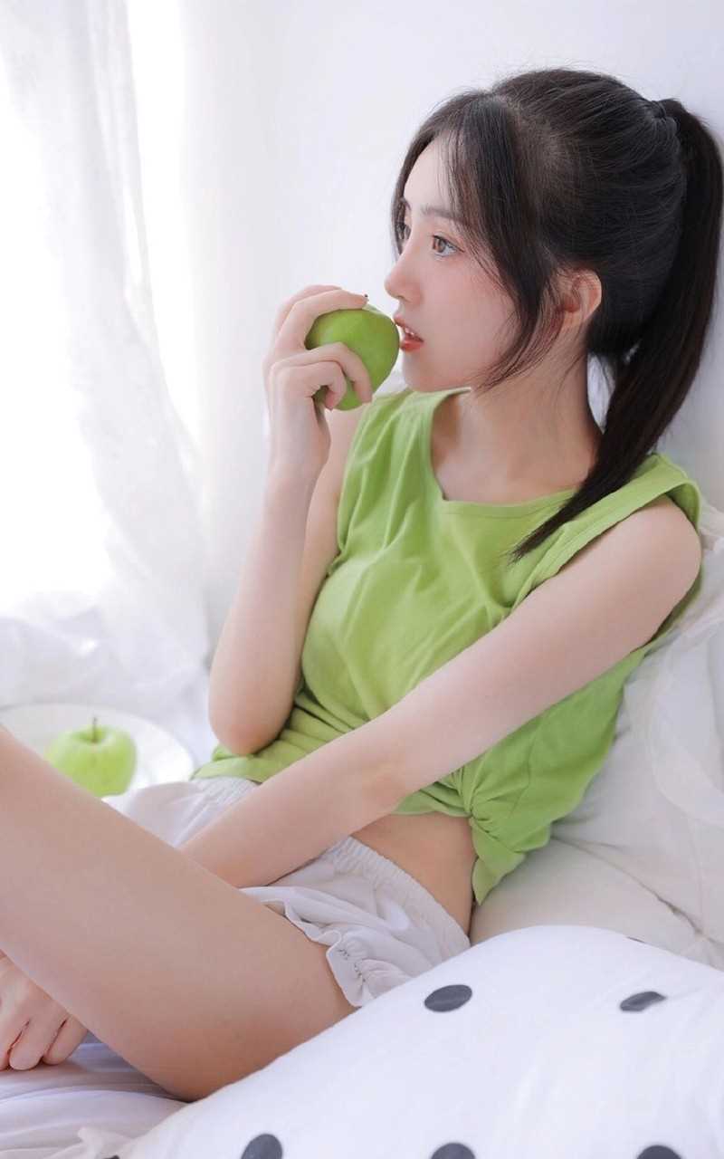 最新青苹果味邻家女孩清纯马尾细腰好身材私房照图集