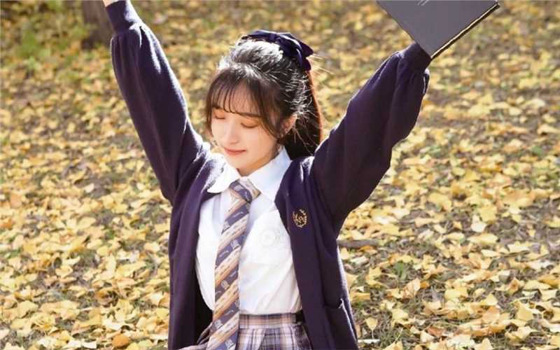 最全高马尾辫齐刘海大学校花清纯制服户外艺术照壁纸