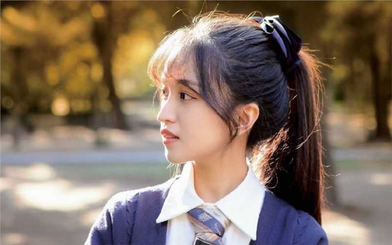 最全高马尾辫齐刘海大学校花清纯制服户外艺术照壁纸