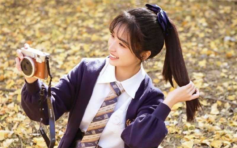 最全高马尾辫齐刘海大学校花清纯制服户外艺术照壁纸