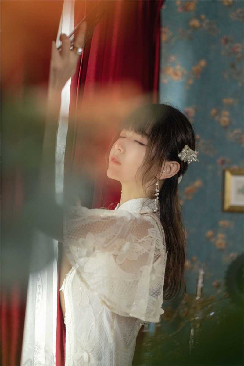 最新大腿根纹身的民国美女蕾丝旗袍妖娆私拍照壁纸