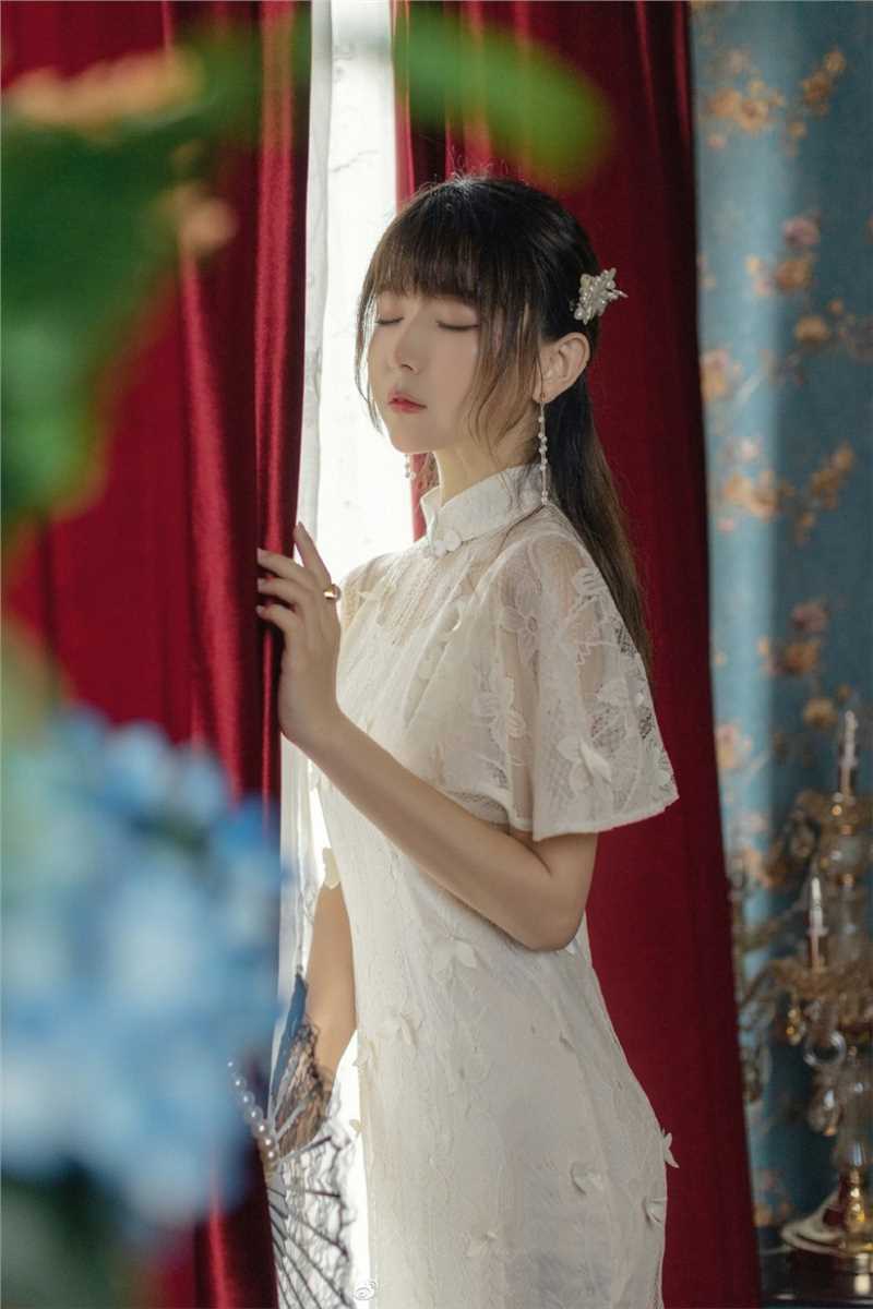 最新大腿根纹身的民国美女蕾丝旗袍妖娆私拍照壁纸