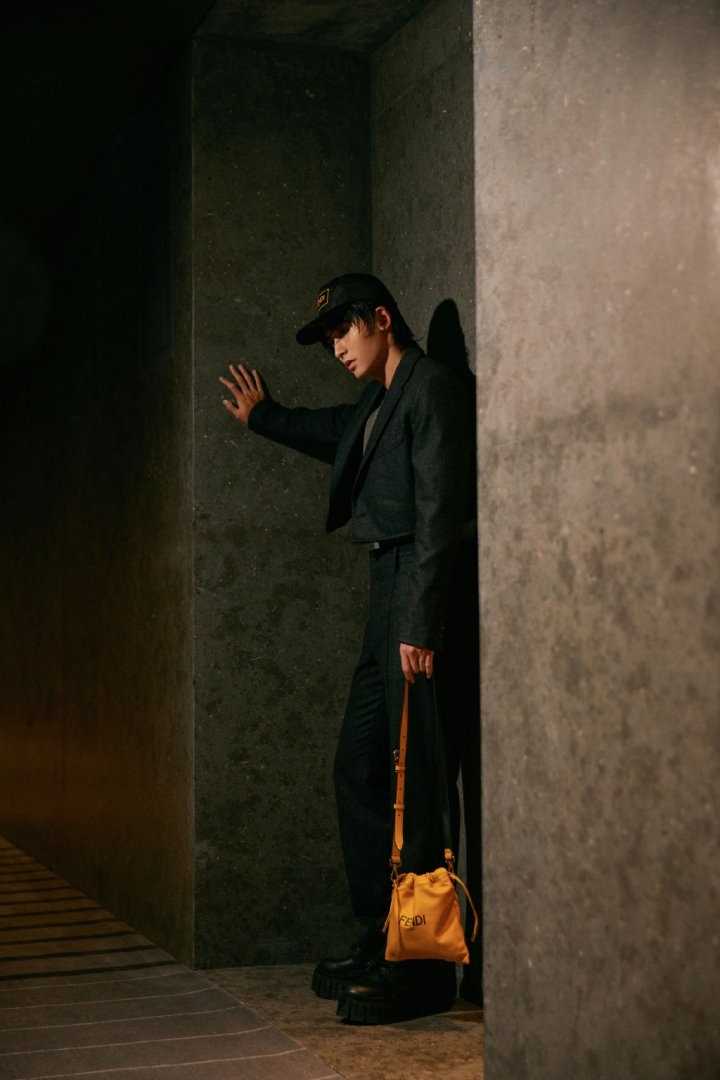 优质张哲瀚冷酷棒球帽街头时尚休闲穿搭图片相册