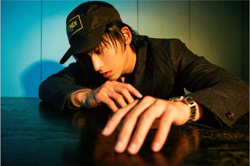 优质张哲瀚冷酷棒球帽街头时尚休闲穿搭图片相册